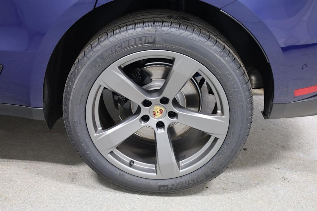 Thumbnail: 2026 Porsche Macan - 43