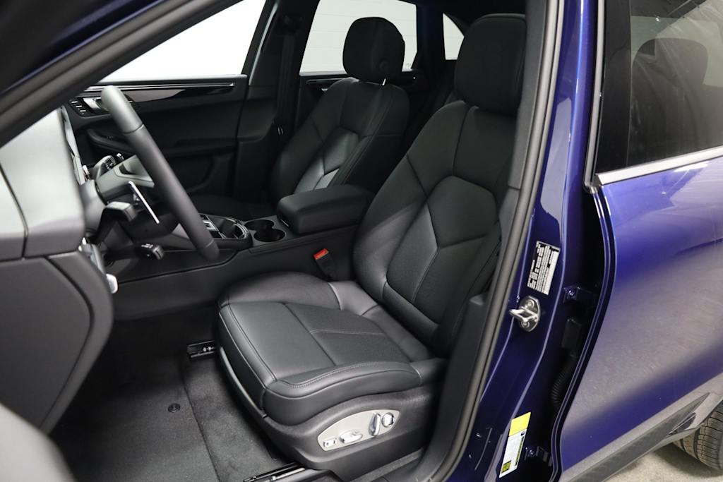 Thumbnail: 2026 Porsche Macan - 11