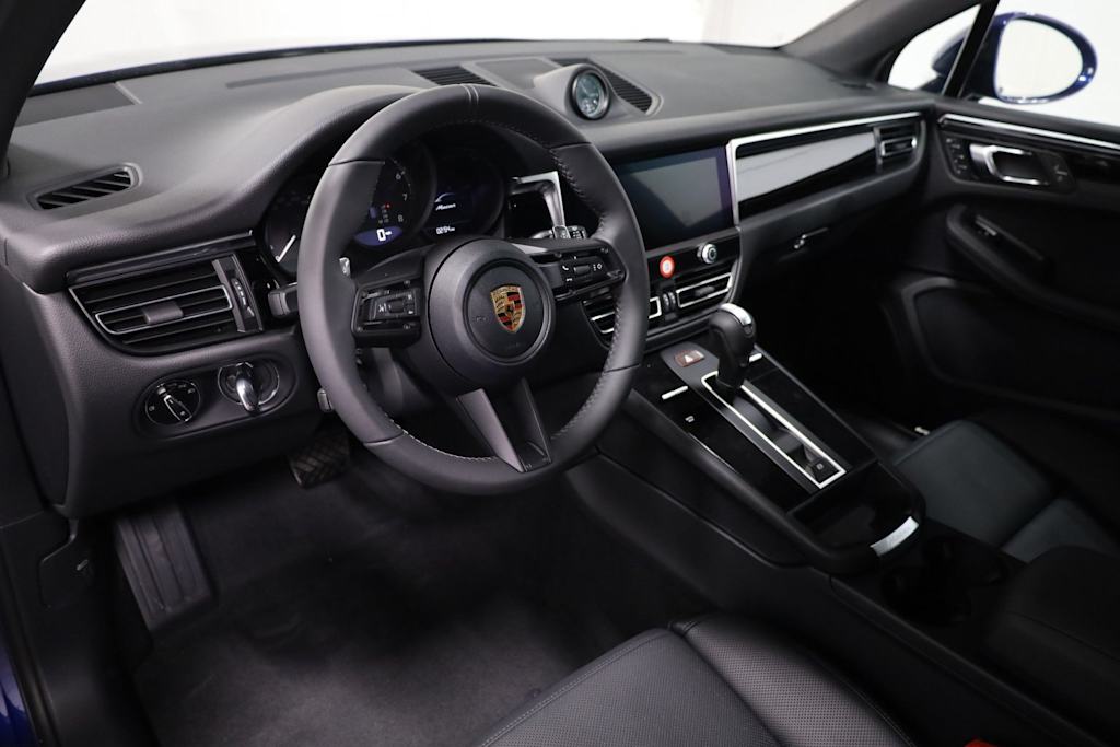 Thumbnail: 2026 Porsche Macan - 2