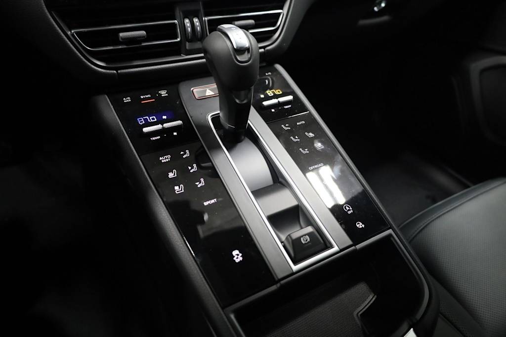 Thumbnail: 2026 Porsche Macan - 36