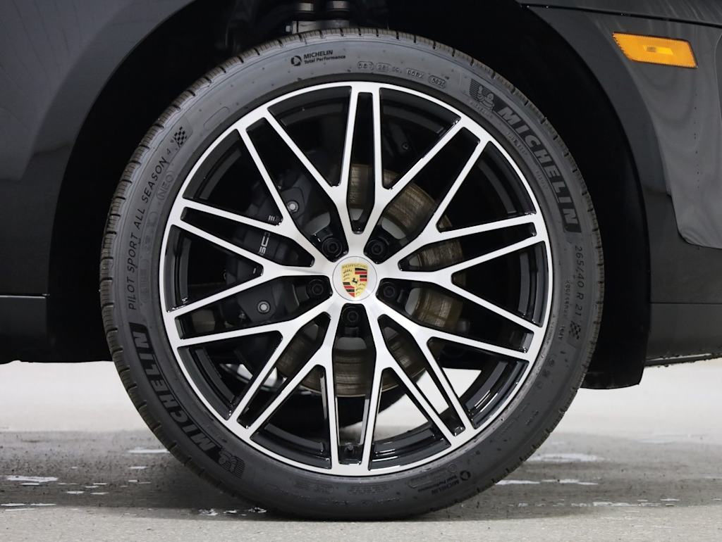 Thumbnail: 2026 Porsche Macan - 22
