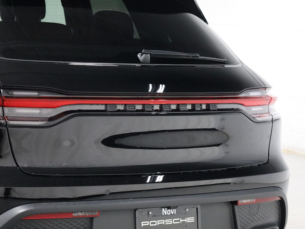 Thumbnail: 2026 Porsche Macan - 14