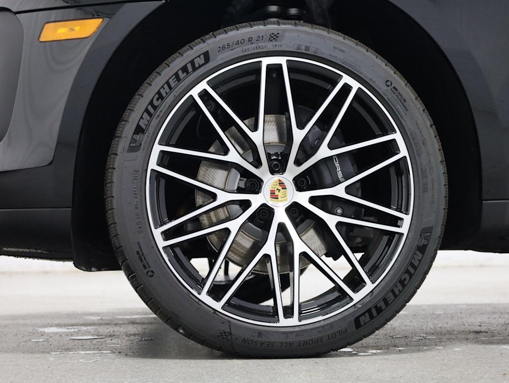 Thumbnail: 2026 Porsche Macan - 41