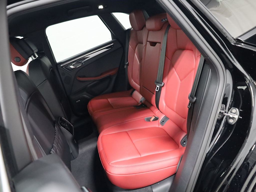 Thumbnail: 2026 Porsche Macan - 11