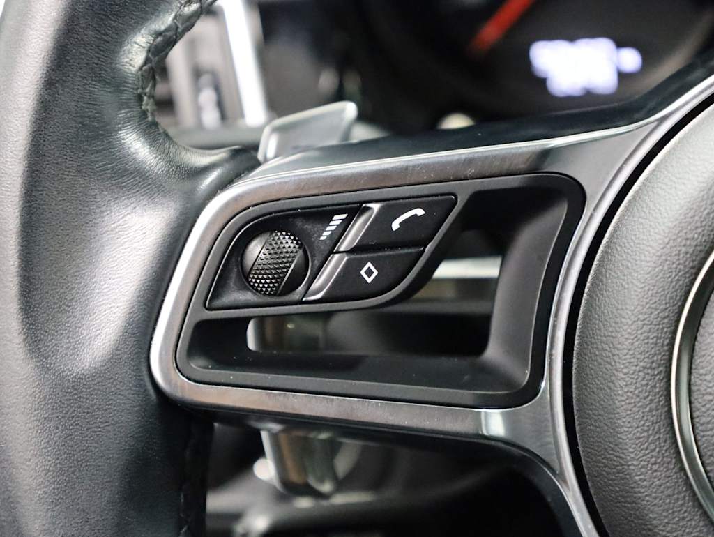 Thumbnail: 2018 Porsche Macan - 33