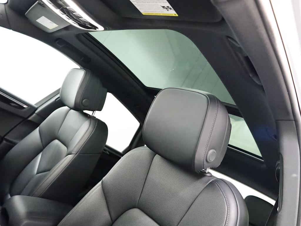 Thumbnail: 2018 Porsche Macan - 29