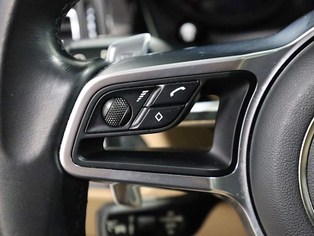 Thumbnail: 2021 Porsche Macan - 32