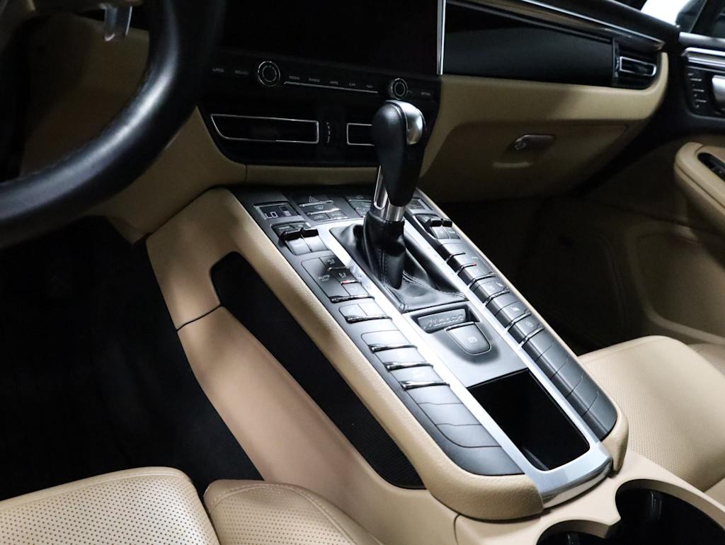 Thumbnail: 2021 Porsche Macan - 34