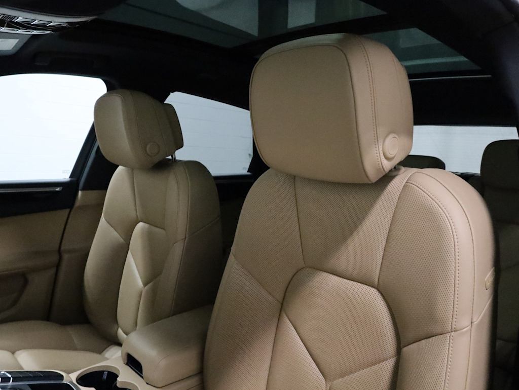 Thumbnail: 2021 Porsche Macan - 28