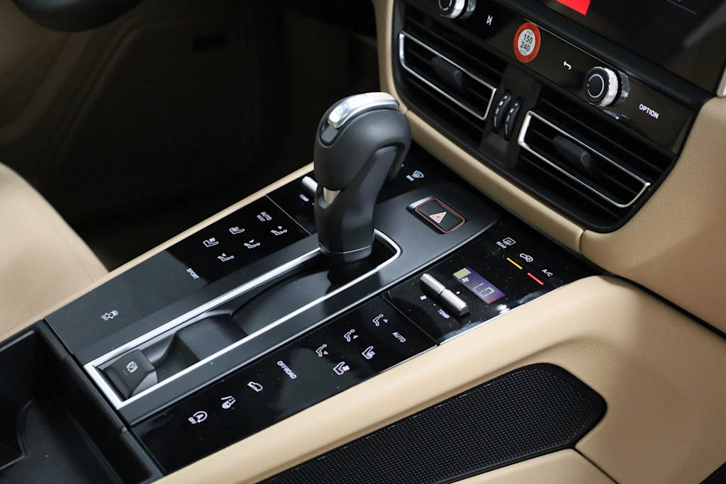Thumbnail: 2026 Porsche Macan - 17