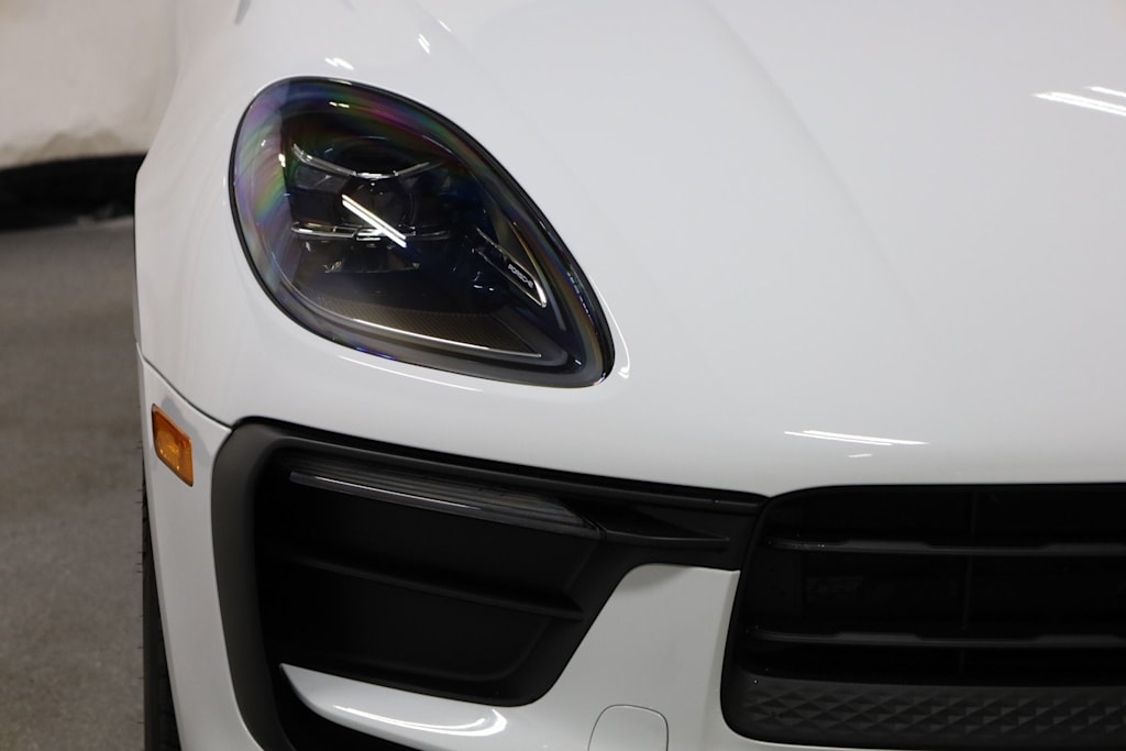 Thumbnail: 2026 Porsche Macan - 26