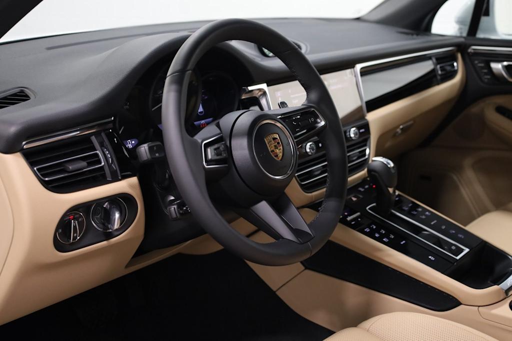 Thumbnail: 2026 Porsche Macan - 2