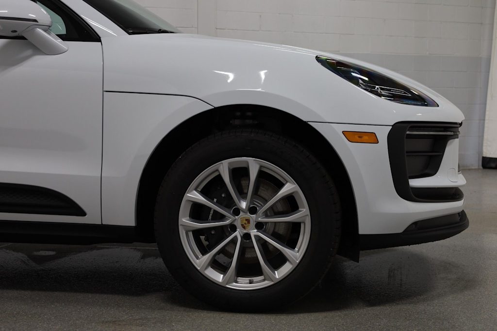 Thumbnail: 2026 Porsche Macan - 8