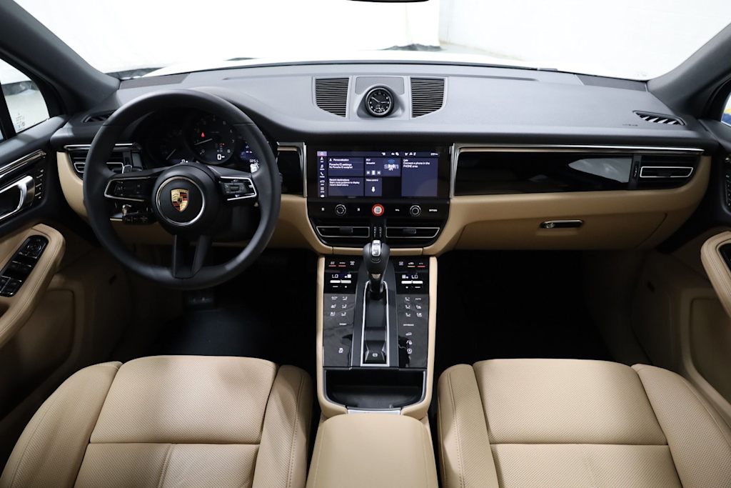 Thumbnail: 2026 Porsche Macan - 15