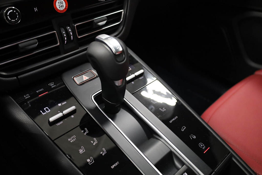 Thumbnail: 2026 Porsche Macan - 17