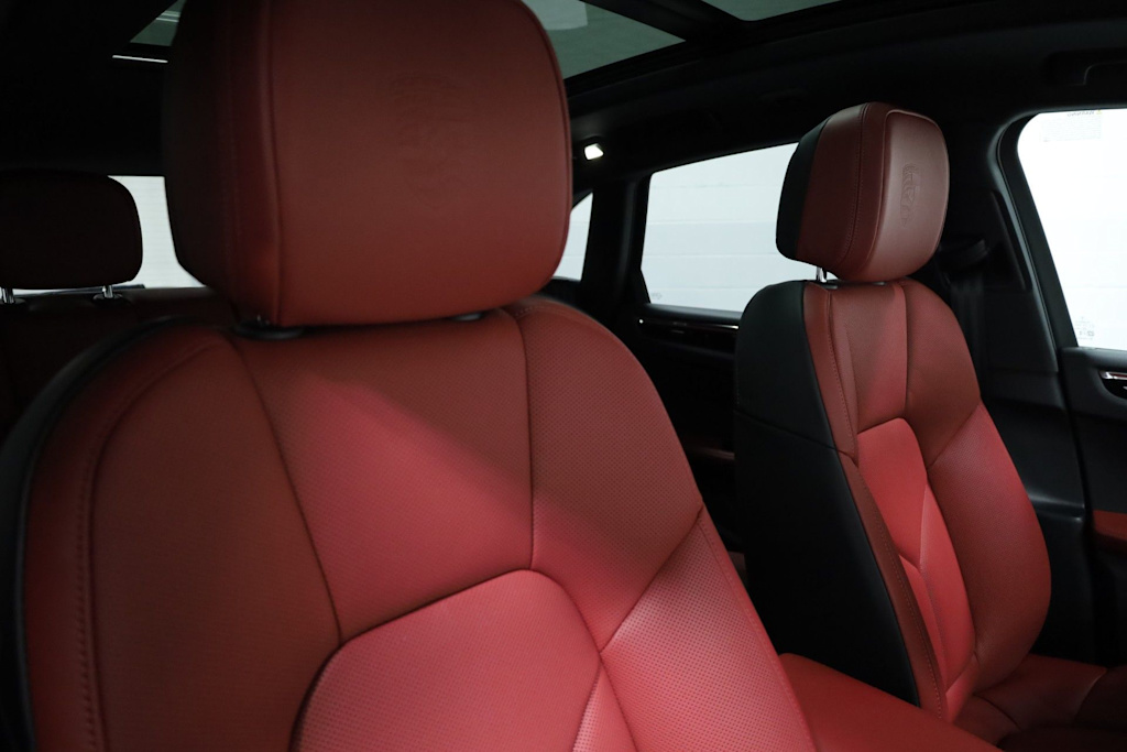 Thumbnail: 2026 Porsche Macan - 29