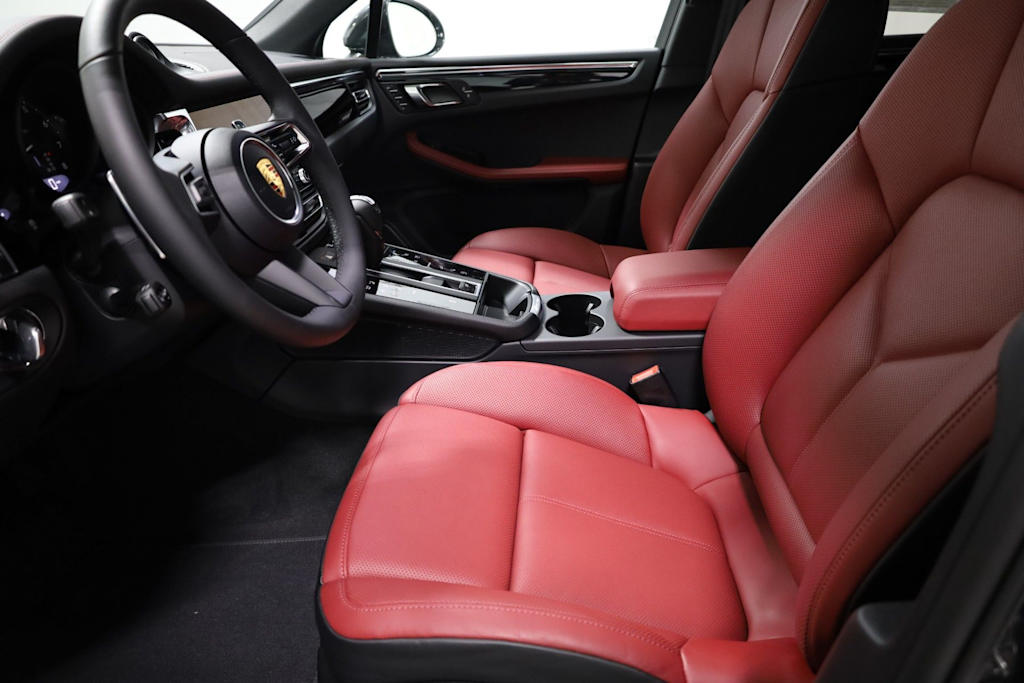Thumbnail: 2026 Porsche Macan - 11