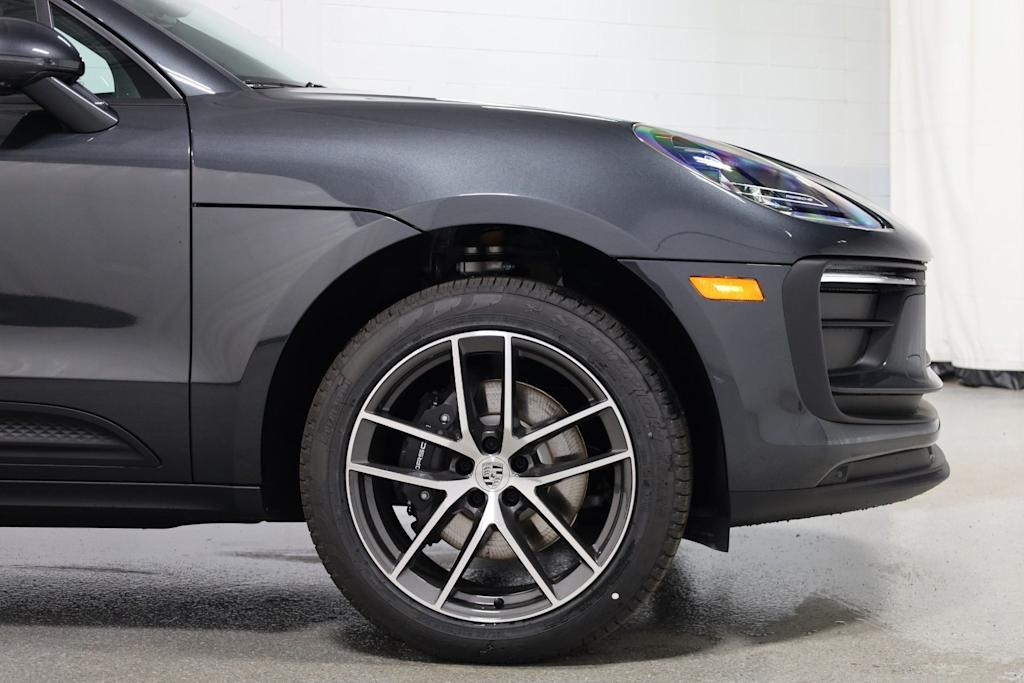 Thumbnail: 2026 Porsche Macan - 8