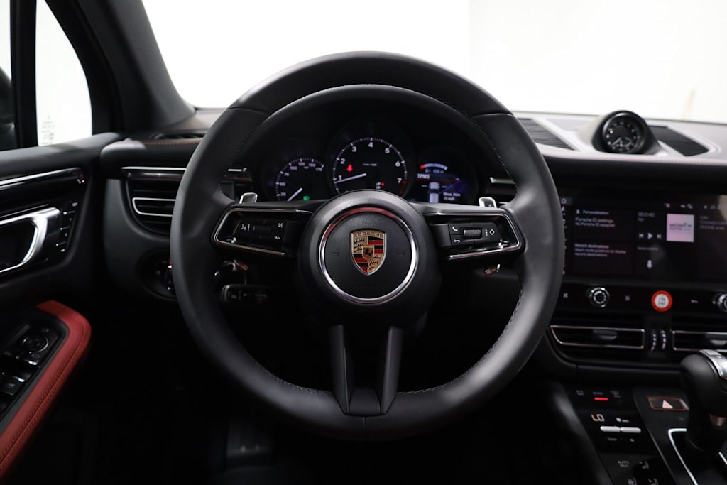 Thumbnail: 2026 Porsche Macan - 14