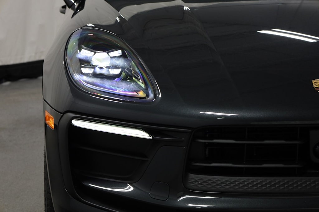Thumbnail: 2026 Porsche Macan - 7