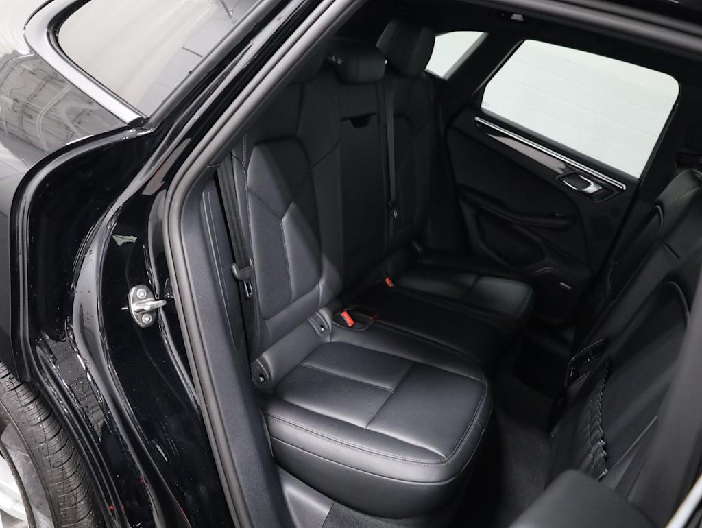 Thumbnail: 2024 Porsche Macan - 40