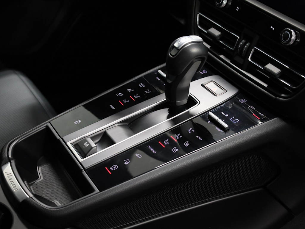 Thumbnail: 2024 Porsche Macan - 32