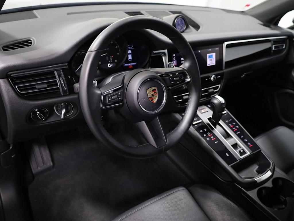 Thumbnail: 2024 Porsche Macan - 2