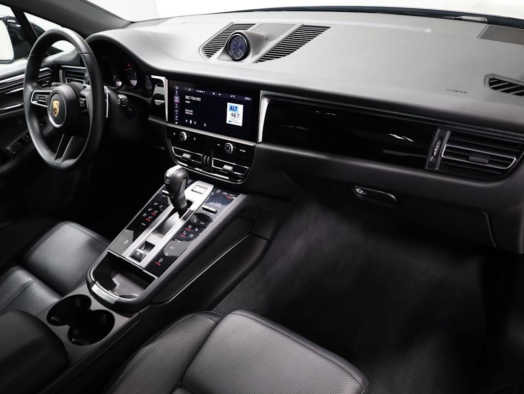 Thumbnail: 2024 Porsche Macan - 8