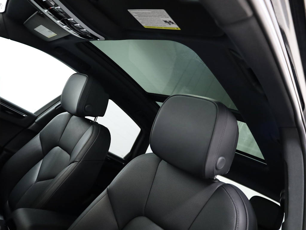 Thumbnail: 2024 Porsche Macan - 29