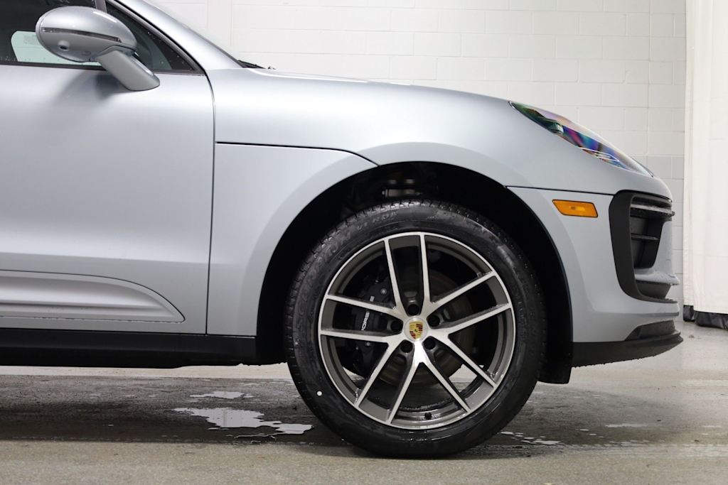 Thumbnail: 2026 Porsche Macan - 7