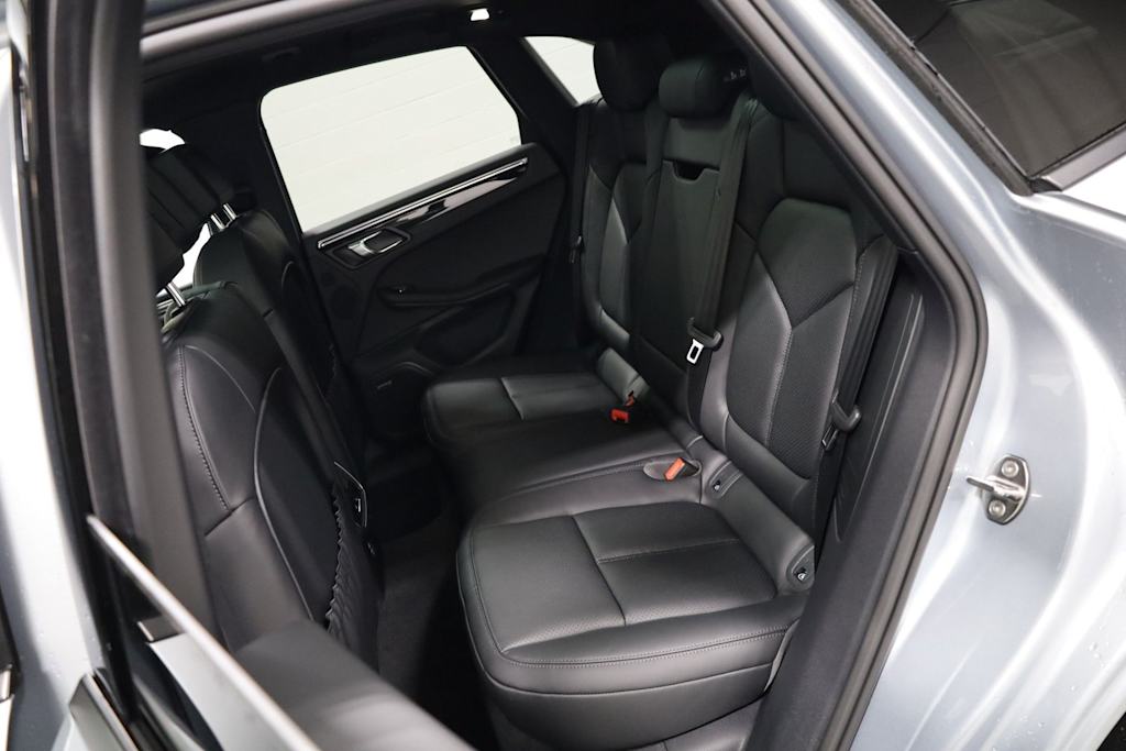 Thumbnail: 2026 Porsche Macan - 11