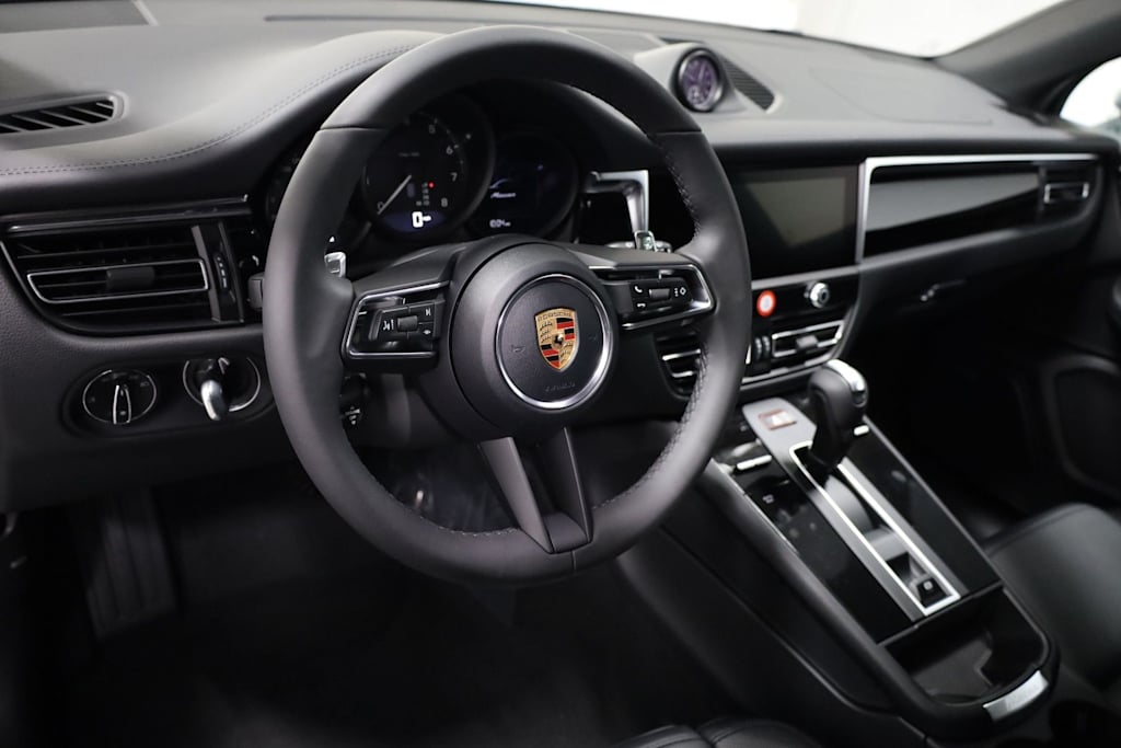 Thumbnail: 2026 Porsche Macan - 2