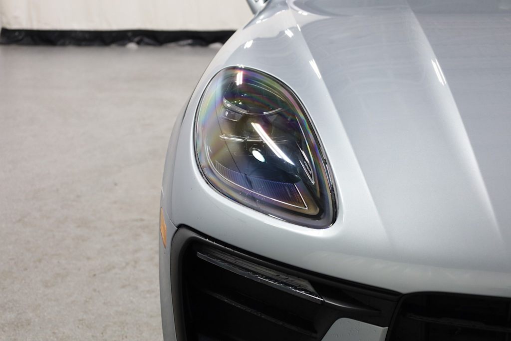 Thumbnail: 2026 Porsche Macan - 24