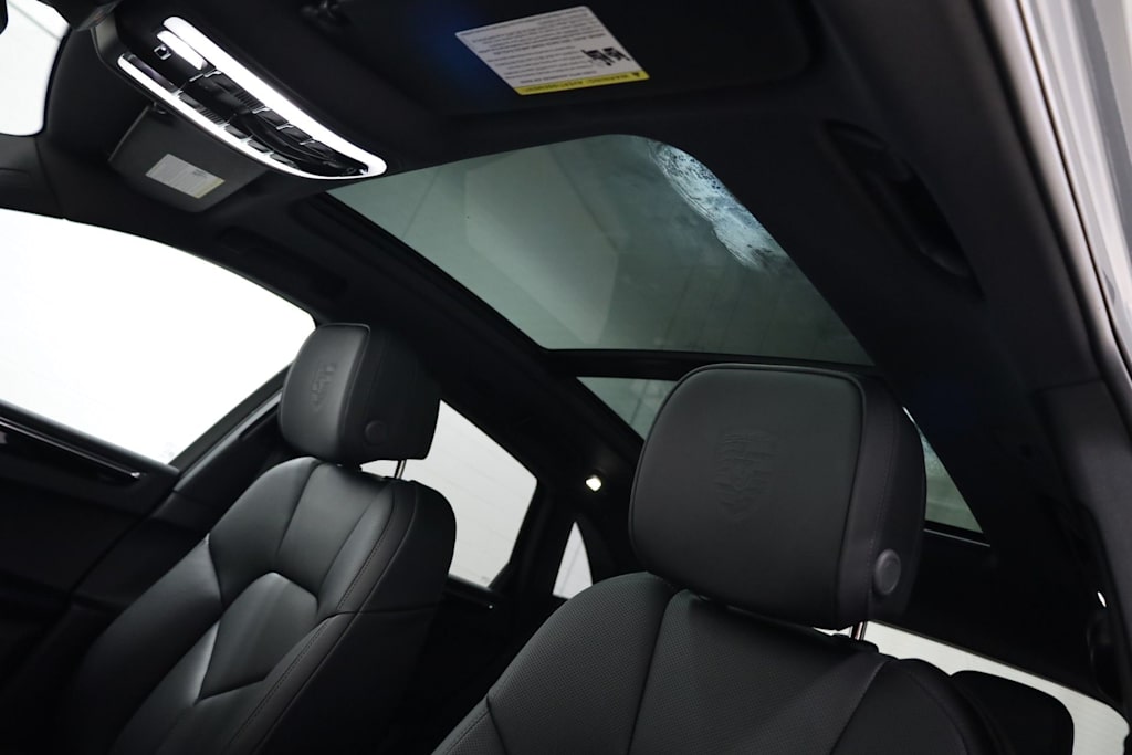 Thumbnail: 2026 Porsche Macan - 28