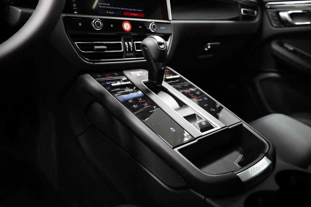 Thumbnail: 2026 Porsche Macan - 15