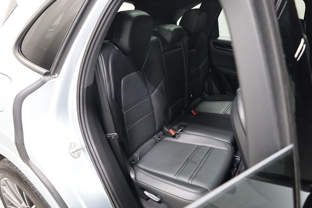 Thumbnail: 2021 Porsche Cayenne - 41