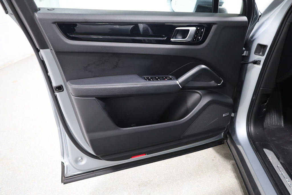 Thumbnail: 2021 Porsche Cayenne - 27