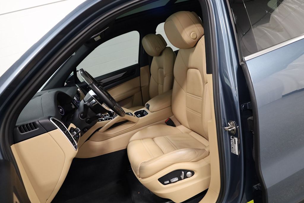Thumbnail: 2019 Porsche Cayenne - 10