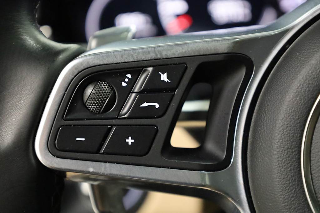 Thumbnail: 2019 Porsche Cayenne - 33