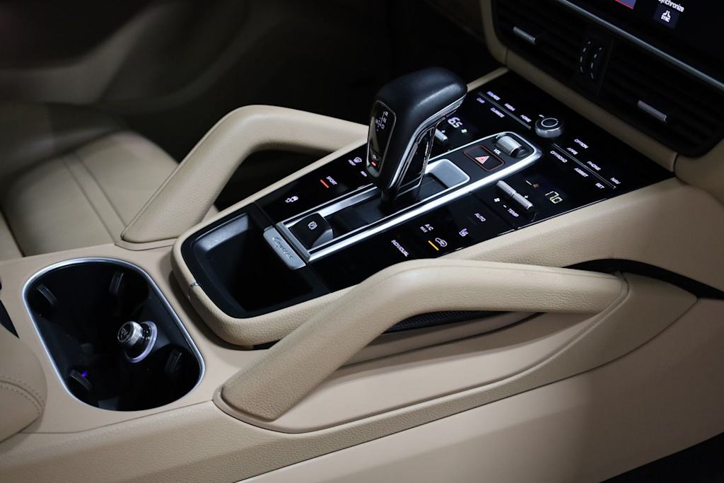 Thumbnail: 2019 Porsche Cayenne - 30