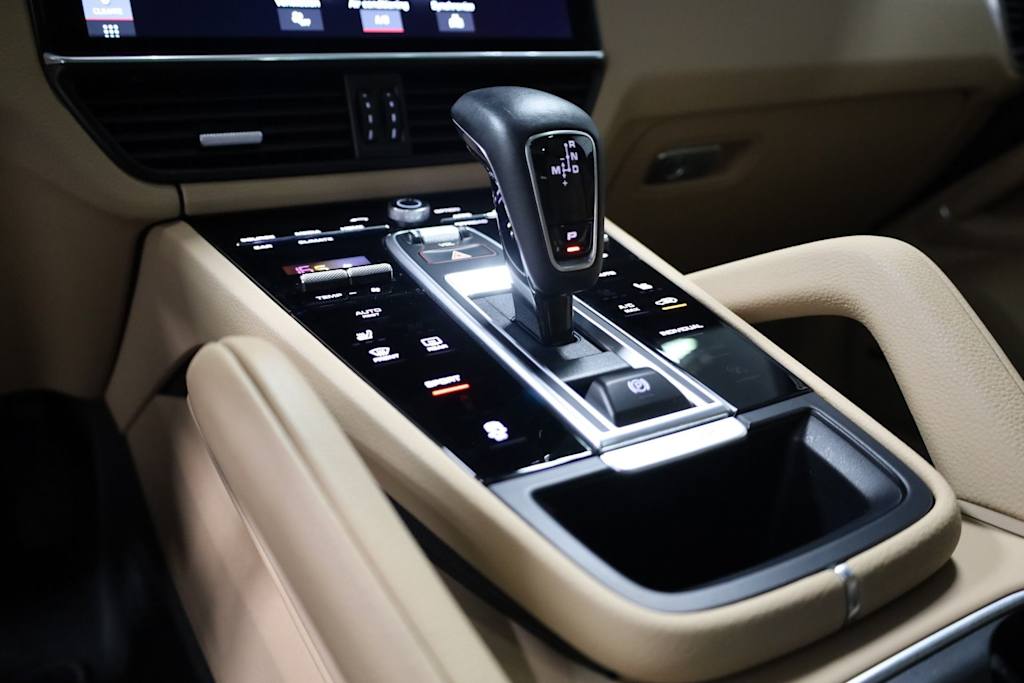 Thumbnail: 2019 Porsche Cayenne - 16