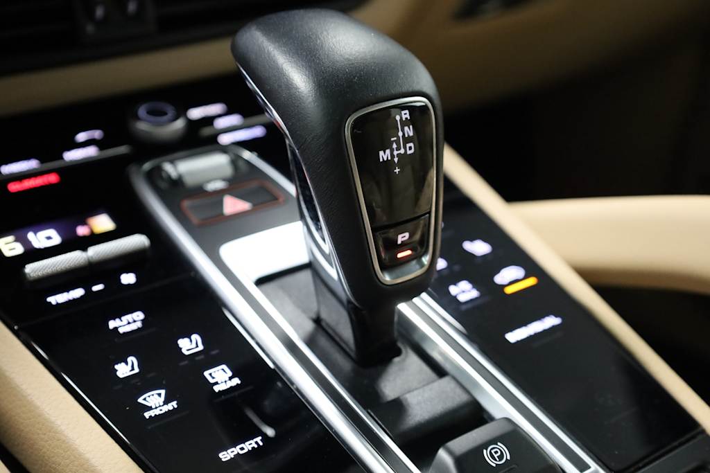 2022 Porsche Cayenne Base 16
