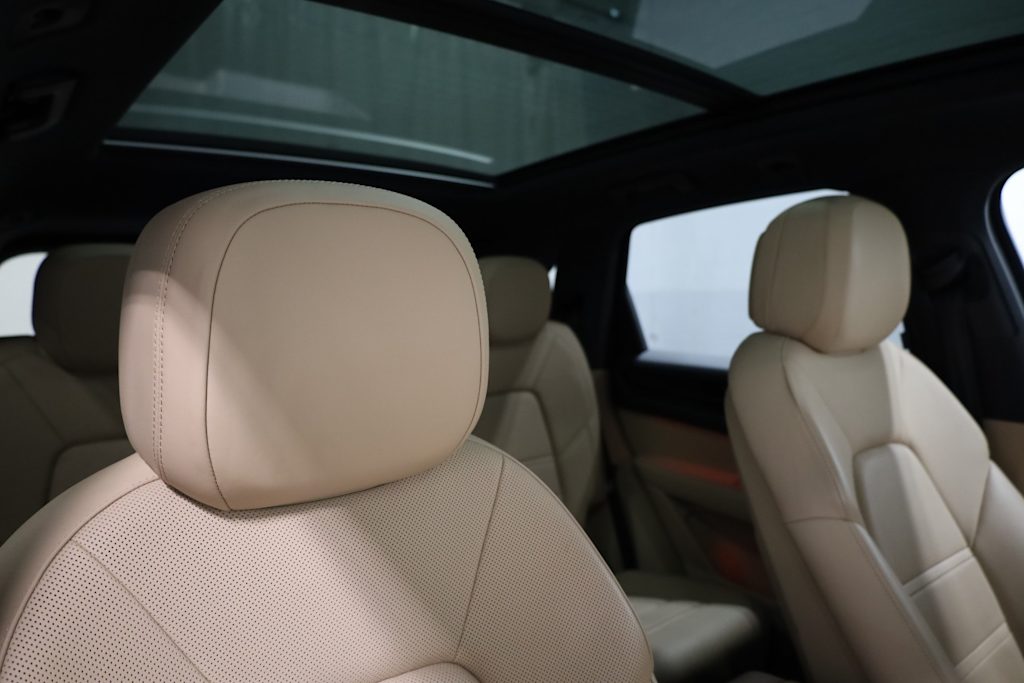 2022 Porsche Cayenne Base 31