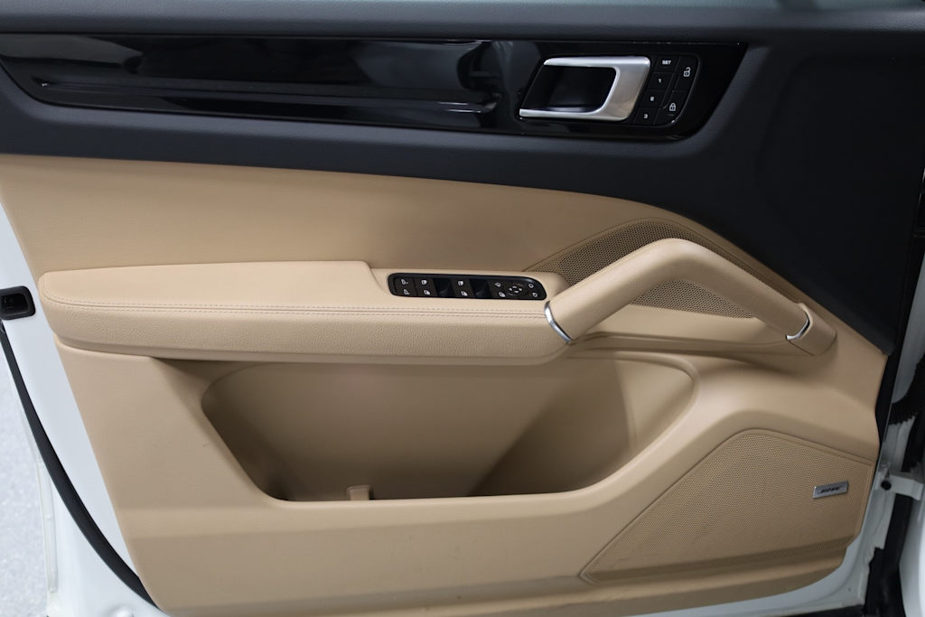 2022 Porsche Cayenne Base 26