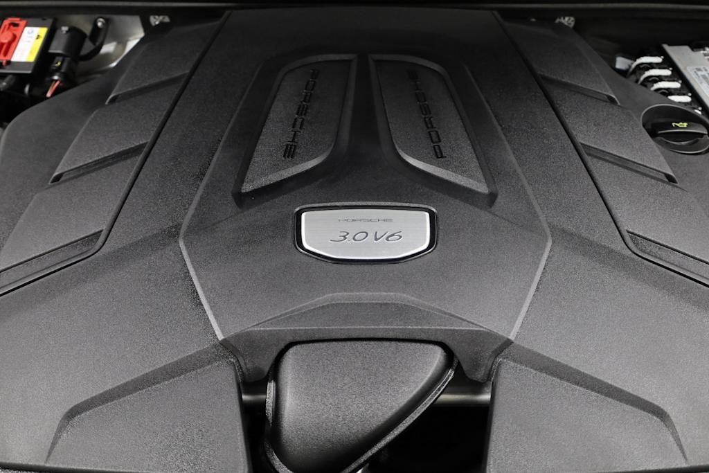2022 Porsche Cayenne Base 42