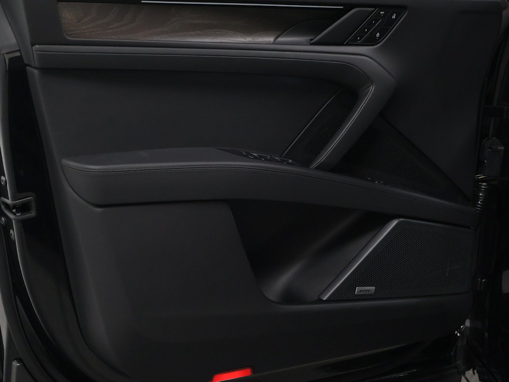 Thumbnail: 2026 Porsche Cayenne - 25