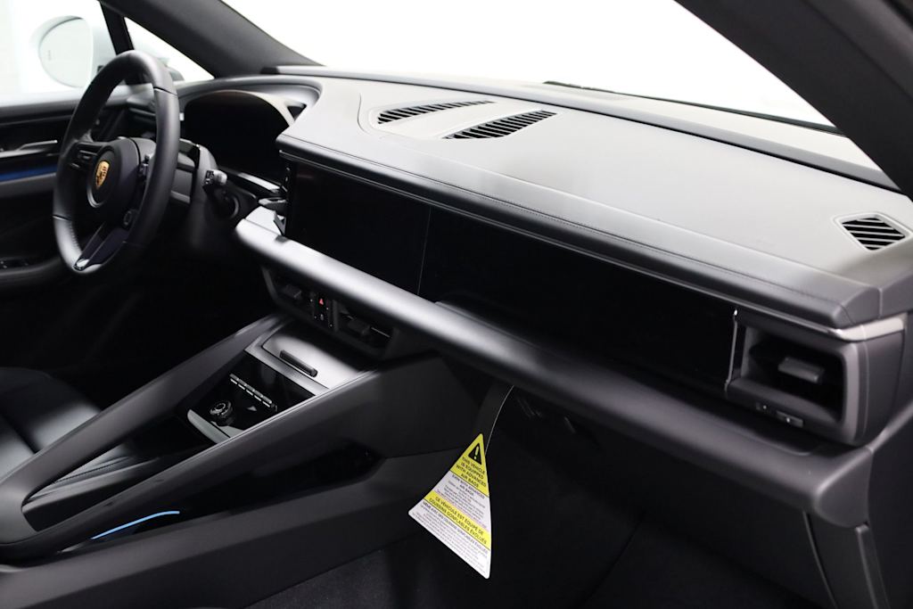 Thumbnail: 2026 Porsche Macan - 9