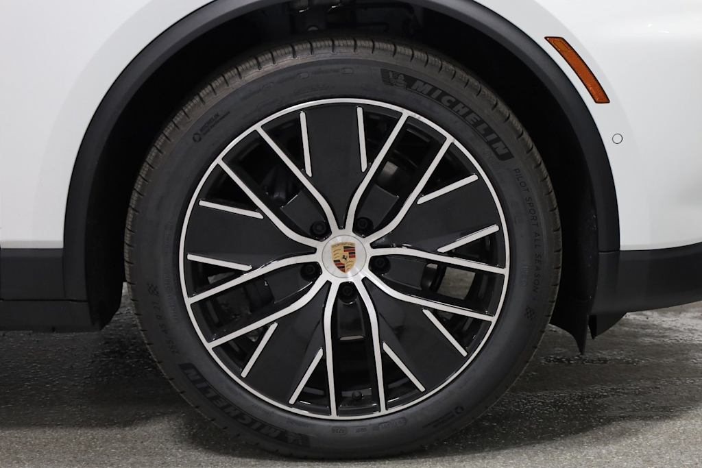 Thumbnail: 2026 Porsche Macan - 22