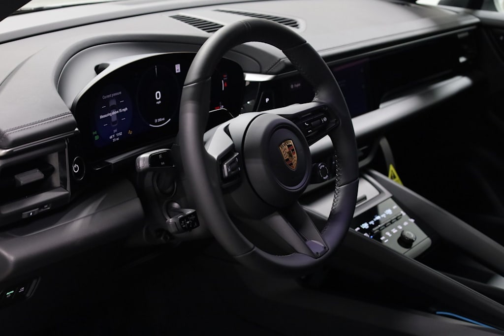 Thumbnail: 2026 Porsche Macan - 2