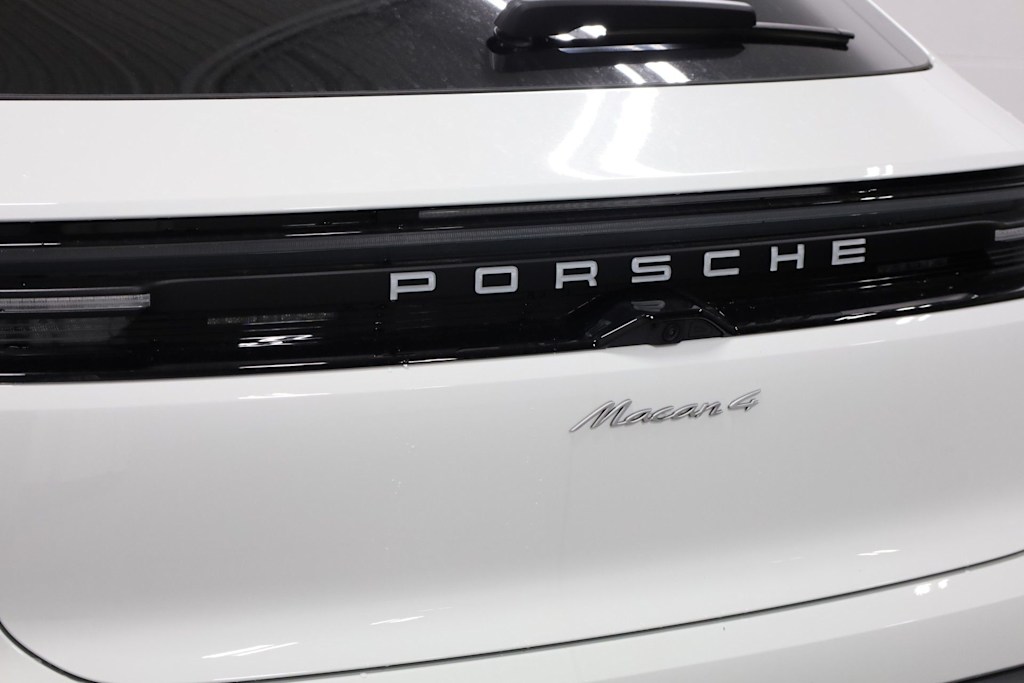 Thumbnail: 2026 Porsche Macan - 7